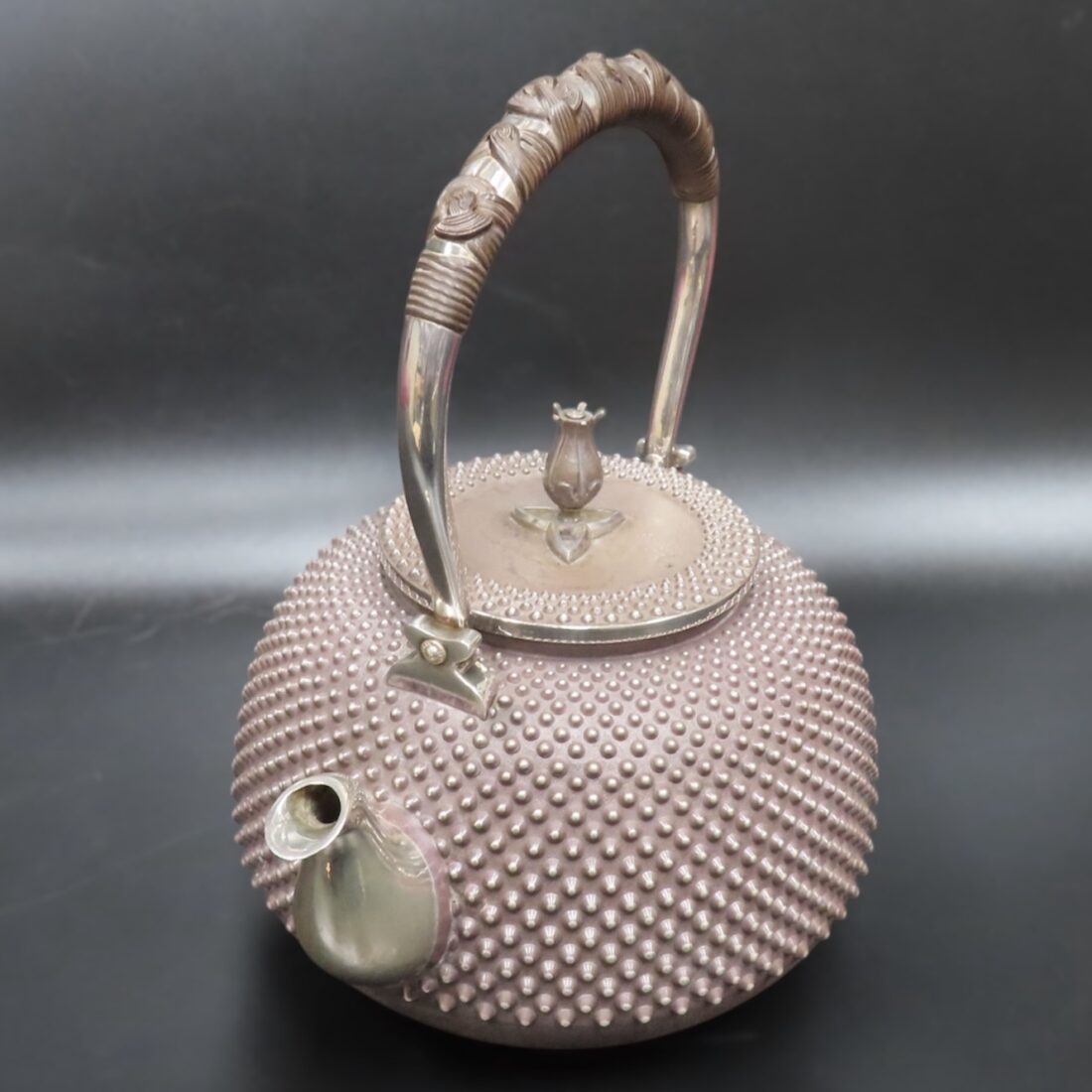 【買取コラム】石黒光南作「純銀製 玉霰湯沸」/古書と古美術こもれび